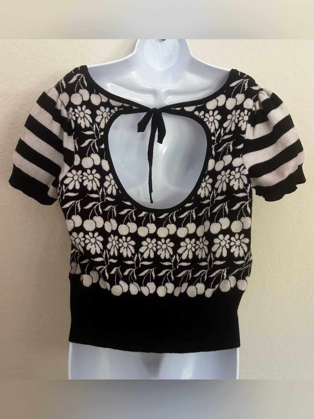 Maeve by Anthropology Trixie Knit Crop Sweater Black & White Daisy & Cherry XL - Picture 3 of 7